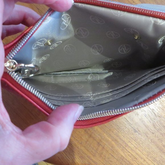 Adrienne Vittadini Studio, Charging Wallet - Picture 5 of 5
